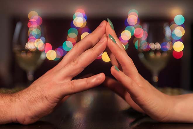 不倫占い｜あの人も私に運命を感じている？不倫相手の正直な感情