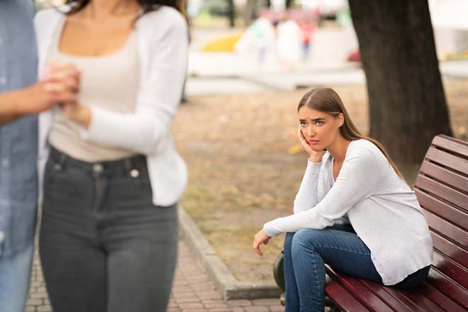 恋愛占い｜友達の彼が気になる…略奪できる？2人が交際する可能性