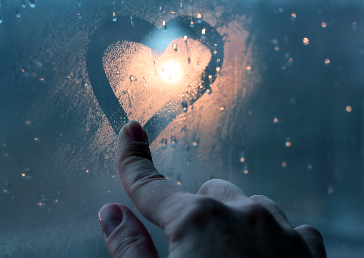 脈ありサインとは？男女別・好きな人に見せる脈アリサインと心理