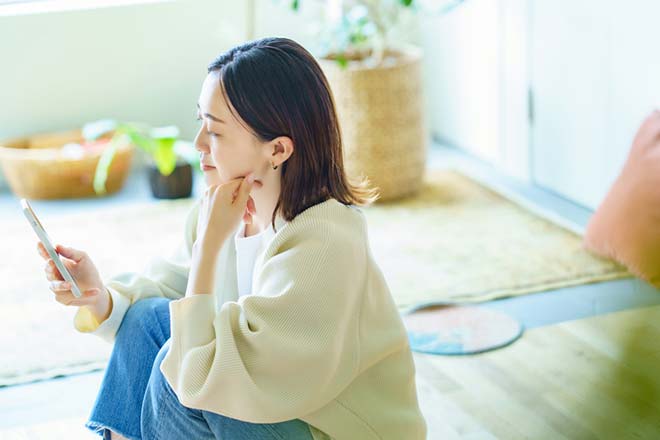 恋占い｜接点はSNSのみのあの人…今後2人の仲深まる？心境・進展