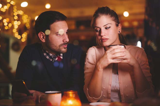 私との関係は本気？【不倫占い】あの人の胸中⇒不安と悩み、期待